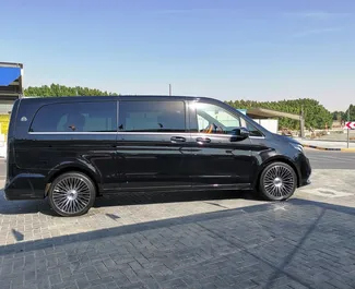 Vermietung Mercedes-Benz Viano. Komfort, Premium, Minivan Fahrzeug zur Miete in VAE ✓ Kaution Einzahlung von 2500 AED ✓ Versicherungsoptionen KFZ-HV.