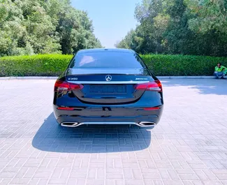Vermietung Mercedes-Benz E350. Premium, Luxus Fahrzeug zur Miete in VAE ✓ Kaution Einzahlung von 2500 AED ✓ Versicherungsoptionen KFZ-HV.