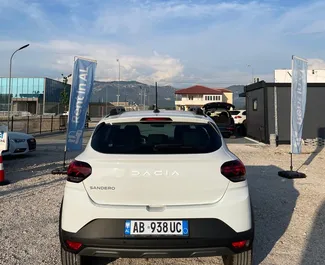 Benzin 1,0L Motor von Dacia Sandero Stepway 2025 zur Miete am Flughafen von Tirana.