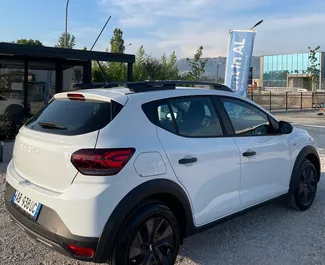 Dacia Sandero Stepway 2025 zur Miete verfügbar am Flughafen von Tirana, mit Kilometerbegrenzung unbegrenzte.