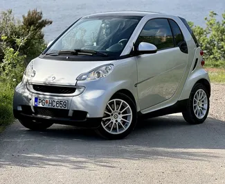 Frontansicht eines Mietwagens Smart Fortwo in Budva, Montenegro ✓ Auto Nr.9846. ✓ Automatisch TM ✓ 0 Bewertungen.