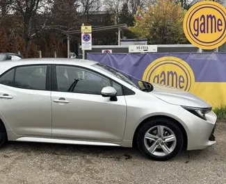 Frontansicht eines Mietwagens Toyota Corolla Touring Sports in Budapest, Ungarn ✓ Auto Nr.4750. ✓ Automatisch TM ✓ 1 Bewertungen.