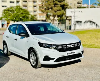 Frontansicht eines Mietwagens Dacia Sandero in Casablanca, Marokko ✓ Auto Nr.13731. ✓ Schaltgetriebe TM ✓ 0 Bewertungen.