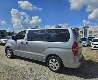 Hyundai Grand Starex 2019 zur Miete verfügbar in Kutaisi, mit Kilometerbegrenzung unbegrenzte.