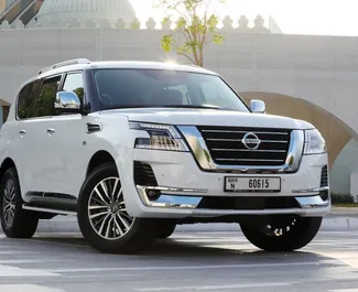 Frontansicht eines Mietwagens Nissan Patrol in Dubai, VAE ✓ Auto Nr.13623. ✓ Automatisch TM ✓ 0 Bewertungen.