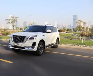 Mietwagen Nissan Patrol 2023 in VAE, mit Benzin-Kraftstoff und 400 PS ➤ Ab 500 AED pro Tag.
