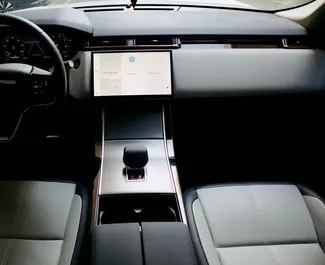 Vermietung Land Rover Range Rover Velar. Komfort, Premium, Crossover Fahrzeug zur Miete in VAE ✓ Kaution Einzahlung von 2500 AED ✓ Versicherungsoptionen KFZ-HV.