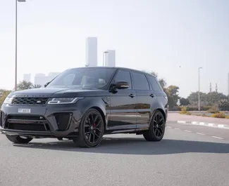 Frontansicht eines Mietwagens Land Rover Range Rover Sport SVR in Dubai, VAE ✓ Auto Nr.13628. ✓ Automatisch TM ✓ 0 Bewertungen.
