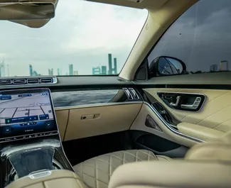 Mercedes-Benz S580 e 2021 zur Miete verfügbar in Dubai, mit Kilometerbegrenzung unbegrenzte.