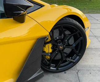 Benzin 6,0L Motor von Lamborghini Aventador 2024 zur Miete in Dubai.