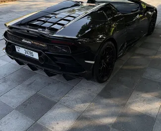 Innenraum von Lamborghini Huracan zur Miete in VAE. Ein großartiges 2-Sitzer Fahrzeug mit Automatisch Getriebe.