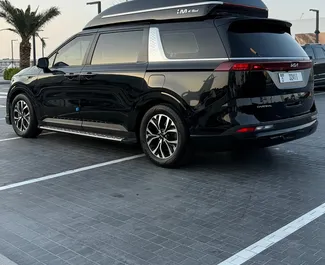 Benzin 3,5L Motor von Kia Carnival 2022 zur Miete in Dubai.