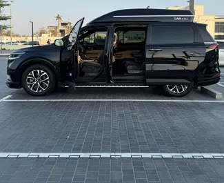 Kia Carnival 2022 mit Antriebssystem Frontantrieb, verfügbar in Dubai.