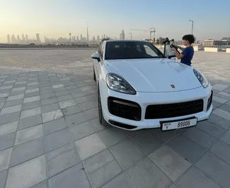 Frontansicht eines Mietwagens Porsche Cayenne in Dubai, VAE ✓ Auto Nr.13625. ✓ Automatisch TM ✓ 0 Bewertungen.