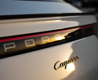 Benzin 3,0L Motor von Porsche Cayenne 2019 zur Miete in Dubai.