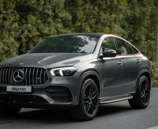 Frontansicht eines Mietwagens Mercedes-Benz GLE-Class in Dubai, VAE ✓ Auto Nr.13611. ✓ Automatisch TM ✓ 0 Bewertungen.