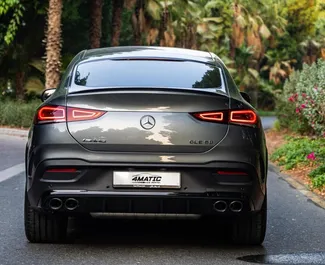 Innenraum von Mercedes-Benz GLE-Class zur Miete in VAE. Ein großartiges 5-Sitzer Fahrzeug mit Automatisch Getriebe.