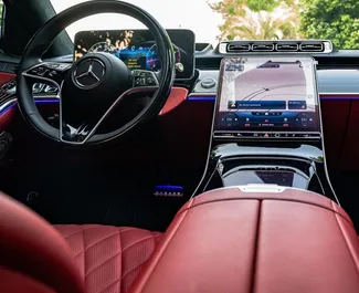 Benzin 3,0L Motor von Mercedes-Benz S500 2021 zur Miete in Dubai.