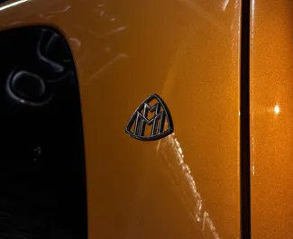 Benzin 2,0L Motor von Mercedes-Benz Viano 2024 zur Miete in Dubai.
