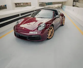 Frontansicht eines Mietwagens Porsche 911 Carrera GTS in Dubai, VAE ✓ Auto Nr.13626. ✓ Automatisch TM ✓ 0 Bewertungen.