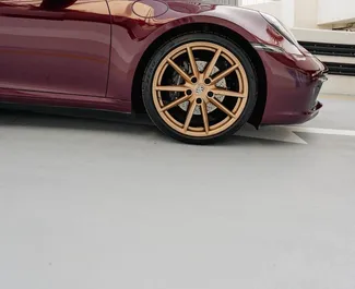 Mietwagen Porsche 911 Carrera GTS 2024 in VAE, mit Benzin-Kraftstoff und 385 PS ➤ Ab 2000 AED pro Tag.