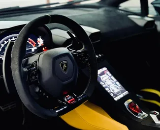 Lamborghini Huracan STO 2023 mit Antriebssystem Heckantrieb, verfügbar in Dubai.