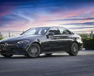 Vermietung Mercedes-Benz C200. Komfort, Premium Fahrzeug zur Miete in VAE ✓ Kaution Einzahlung von 2500 AED ✓ Versicherungsoptionen KFZ-HV.