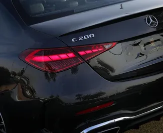 Benzin 4,0L Motor von Mercedes-Benz C200 2024 zur Miete in Dubai.