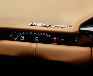 Vermietung Ferrari 812 Superfast. Luxus Fahrzeug zur Miete in VAE ✓ Kaution Einzahlung von 2500 AED ✓ Versicherungsoptionen KFZ-HV.