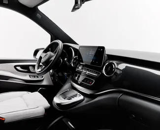 Vermietung Mercedes-Benz V250. Premium, Luxus, Minivan Fahrzeug zur Miete in VAE ✓ Kaution Einzahlung von 2500 AED ✓ Versicherungsoptionen KFZ-HV.