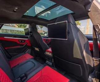 Frontansicht eines Mietwagens Lamborghini Urus in Dubai, VAE ✓ Auto Nr.13600. ✓ Automatisch TM ✓ 0 Bewertungen.