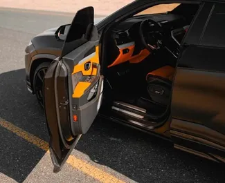Benzin 4,0L Motor von Lamborghini Urus 2023 zur Miete in Dubai.