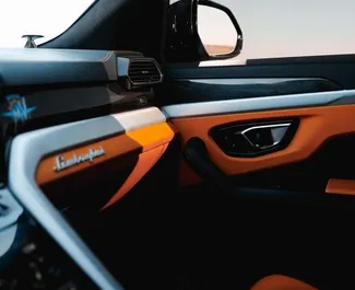 Lamborghini Urus 2023 zur Miete verfügbar in Dubai, mit Kilometerbegrenzung unbegrenzte.