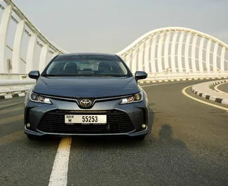 Frontansicht eines Mietwagens Toyota Corolla Sedan in Dubai, VAE ✓ Auto Nr.13639. ✓ Automatisch TM ✓ 0 Bewertungen.