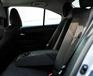 Vermietung Toyota Corolla Sedan. Wirtschaft, Komfort Fahrzeug zur Miete in VAE ✓ Kaution Einzahlung von 2500 AED ✓ Versicherungsoptionen KFZ-HV.