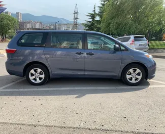 Mietwagen Toyota Sienna 2017 in Georgien, mit Benzin-Kraftstoff und 180 PS ➤ Ab 120 GEL pro Tag.