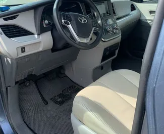 Vermietung Toyota Sienna. Komfort, Minivan Fahrzeug zur Miete in Georgien ✓ Kaution Keine Kaution ✓ Versicherungsoptionen KFZ-HV, TKV, VKV Komplett, Insassen, Diebstahlschutz.
