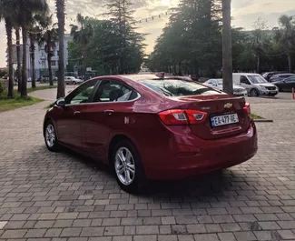 Chevrolet Cruze 2018 zur Miete verfügbar in Kutaisi, mit Kilometerbegrenzung unbegrenzte.