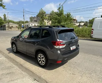 Innenraum von Subaru Forester zur Miete in Georgien. Ein großartiges 5-Sitzer Fahrzeug mit Automatisch Getriebe.