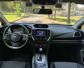 Innenraum von Subaru Crosstrek zur Miete in Georgien. Ein großartiges 5-Sitzer Fahrzeug mit Automatisch Getriebe.