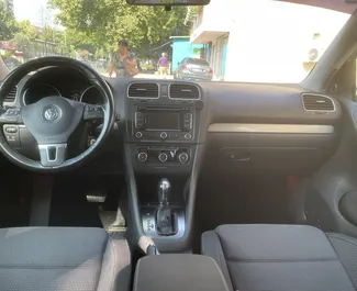 Volkswagen Golf 6 2013 zur Miete verfügbar in Tirana, mit Kilometerbegrenzung unbegrenzte.