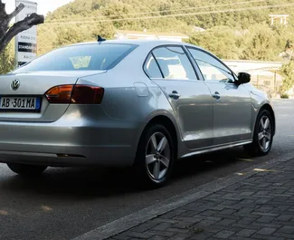 Volkswagen Jetta 2015 zur Miete verfügbar in Durres, mit Kilometerbegrenzung unbegrenzte.