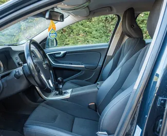 Mietwagen Volvo V60 2013 in Albanien, mit Diesel-Kraftstoff und 163 PS ➤ Ab 15 EUR pro Tag.