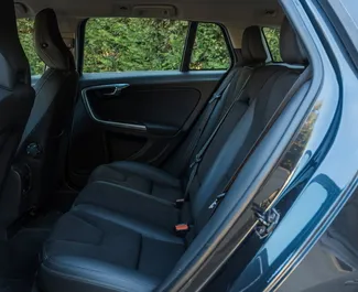 Volvo V60 2013 zur Miete verfügbar in Durres, mit Kilometerbegrenzung unbegrenzte.