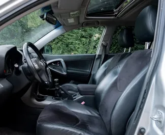 Toyota Rav4 2007 zur Miete verfügbar in Durres, mit Kilometerbegrenzung unbegrenzte.