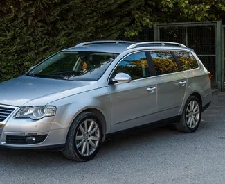 Frontansicht eines Mietwagens Volkswagen Passat Variant in Durres, Albanien ✓ Auto Nr.9430. ✓ Automatisch TM ✓ 4 Bewertungen.