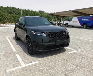 Mietwagen Land Rover Range Rover Velar 2023 in VAE, mit Benzin-Kraftstoff und 250 PS ➤ Ab 500 AED pro Tag.