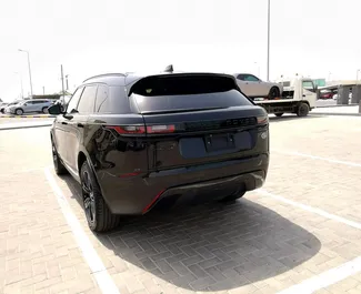 Vermietung Land Rover Range Rover Velar. Komfort, Premium, Crossover Fahrzeug zur Miete in VAE ✓ Kaution Einzahlung von 2500 AED ✓ Versicherungsoptionen KFZ-HV.