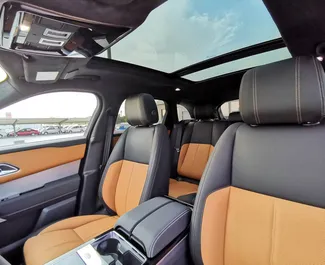 Land Rover Range Rover Velar 2022 zur Miete verfügbar in Dubai, mit Kilometerbegrenzung unbegrenzte.