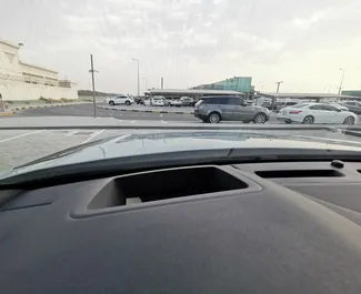 Land Rover Range Rover Velar 2022 mit Antriebssystem Allradantrieb, verfügbar in Dubai.